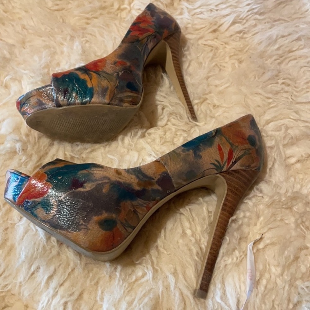 🌹 4/$30 DIBA  VEGAN FLORAL PRINT HEELS